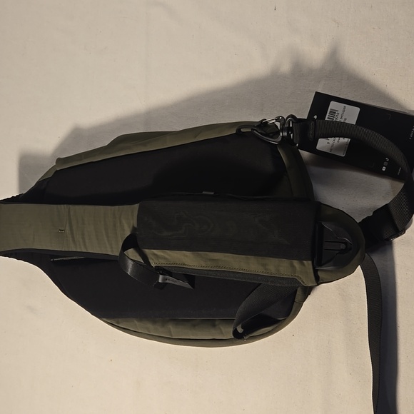 NWT Alpaka Metro Crossbody Bag Left Green - Picture 10 of 10